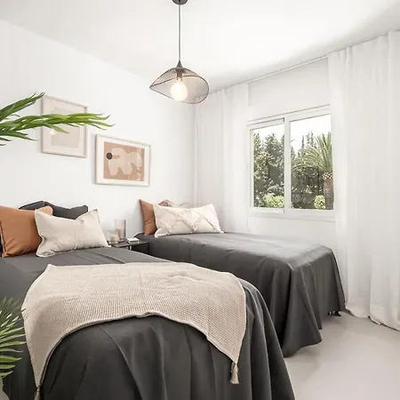 Vogue Styled Flat In The Heart Of Nueva Andalucia *