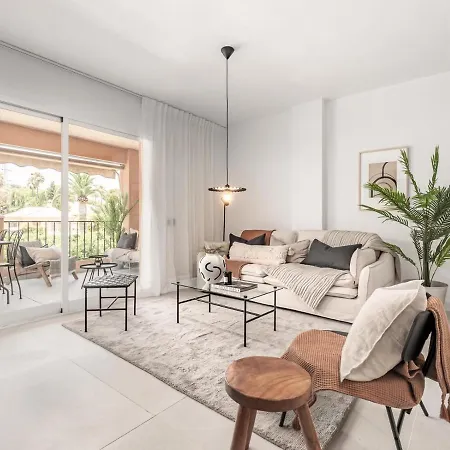 Vogue Styled Flat In The Heart Of Nueva Andalucia *